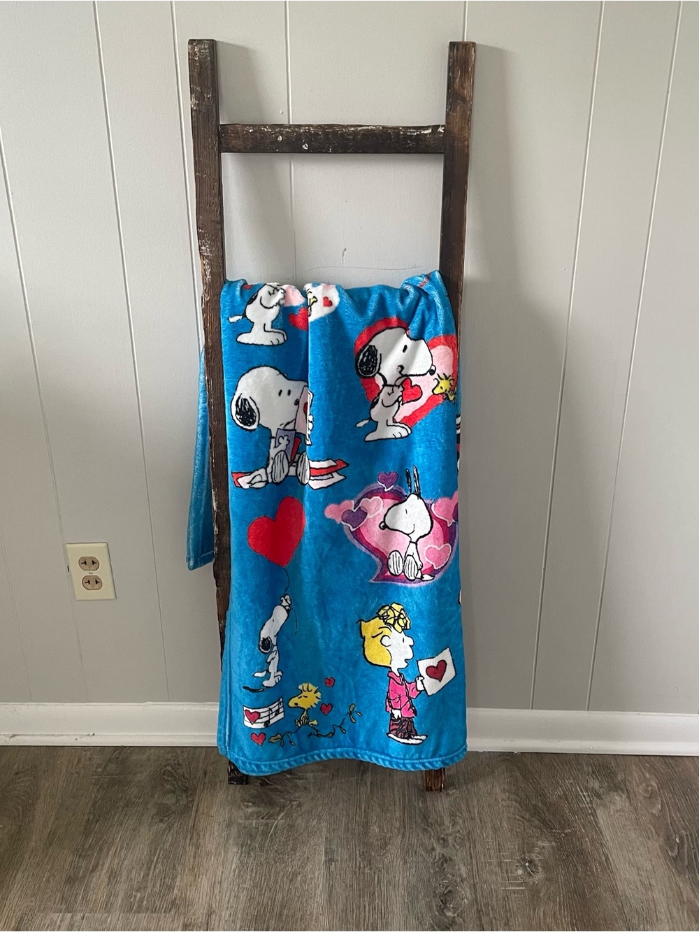 Peanuts Snoopy Valentine’s Day Kids Throw Blanket 33” x 45”